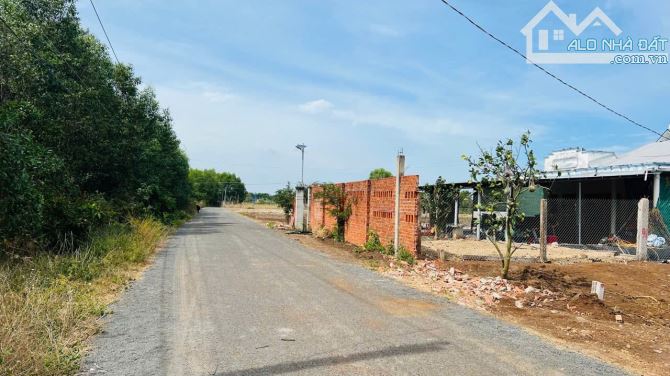 Bán đất mặt tiền đường nhựa thị trấn Đất Đỏ  DT: 5x39 (194m2-60m2 thổ cư)