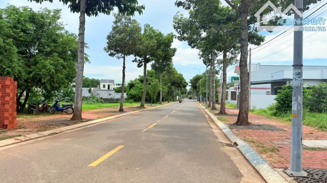 Lô Đất Đường Số 8 Long Điền DT: 5x20 (100m2 full thổ cư) Đường nhựa 8m vỉa hè 5m