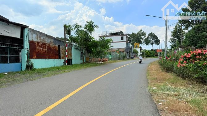 Đất Mặt Tiền Ngay Cổng Chào Đất Đỏ 2 lô liền kề ngang 6x20