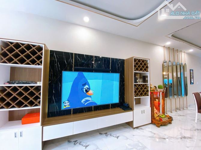 Biệt Thự Đẳng Cấp p.Phú Hữu TP Thủ Đức DT siêu đẹp , nhà full nội thất cao cấp, Nguồn cực
