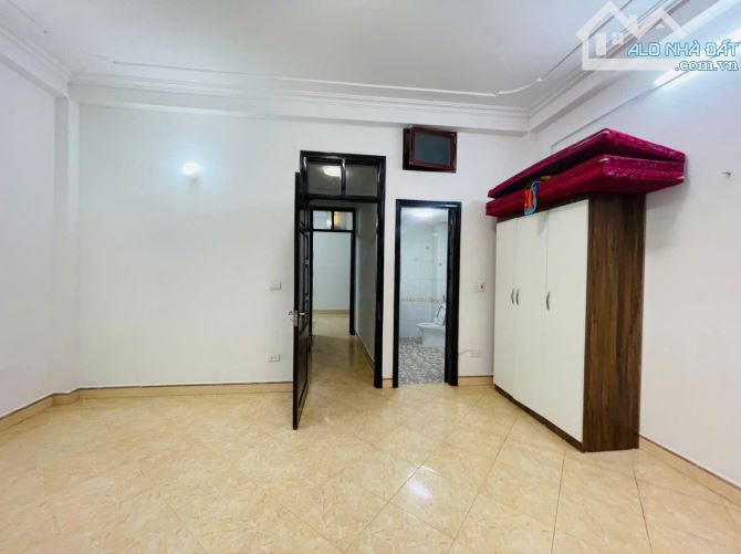 Khách mua xem đông quá Đại La 24m/35mT1, 4 tầng, mặt tiền 2m/12m, 6.8 tỷ Hai Bà Trưng.