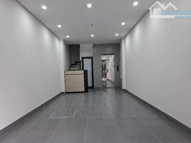 Bán Nhà Phố Cổ Linh -Thạch Bàn:Dt44m2 6Tầng,Gara Ôtô, Full Nội Thất Gần Chợ, Eon, công viê
