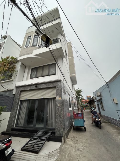 Cạnh him lam, quận  7,hẻm ô tô ,4 tầng ,ngang 4,2m ,nhỉnh 10 ,x tỷ