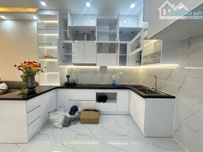 🏡 Trung tâm Đống Đa – vài bước ra hồ Hoàng Cầu – 45m2, 5 tầng thang máy – Giá nhỉnh 13 tỉ
