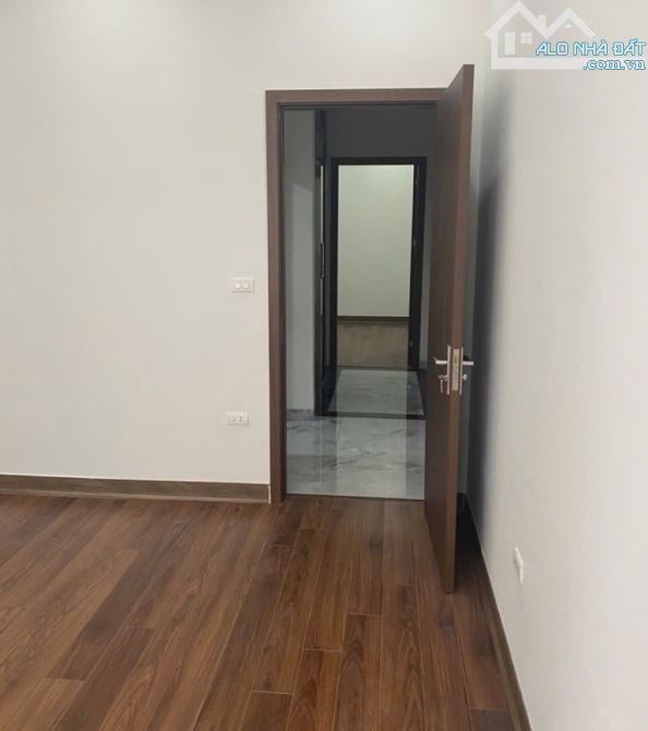 🏡CỰC HOT Nhà 41m2 5 Tầng thang máy, PHÂN LÔ Ô TÔ Đỗ cửa, TT Cầu Giấy