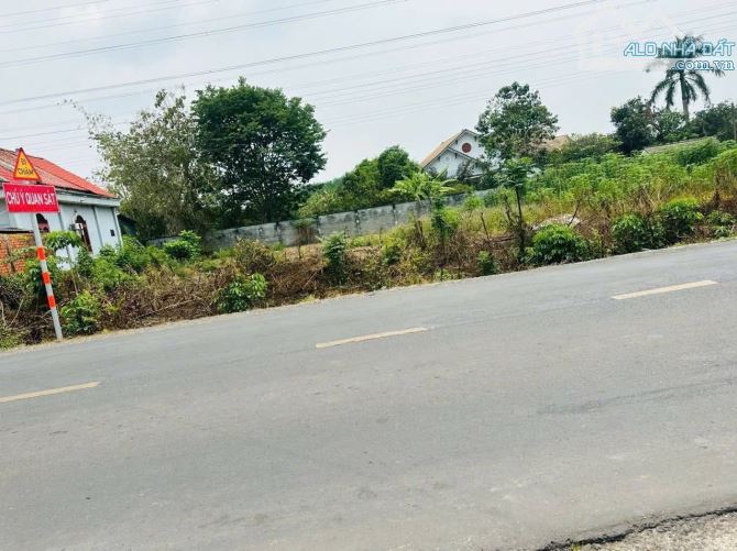 Cần bán đất mặt tiền đường Nguyễn Thị Rành xã Nhuận Đức 39x35 1276m2 106m Thổ sẳn