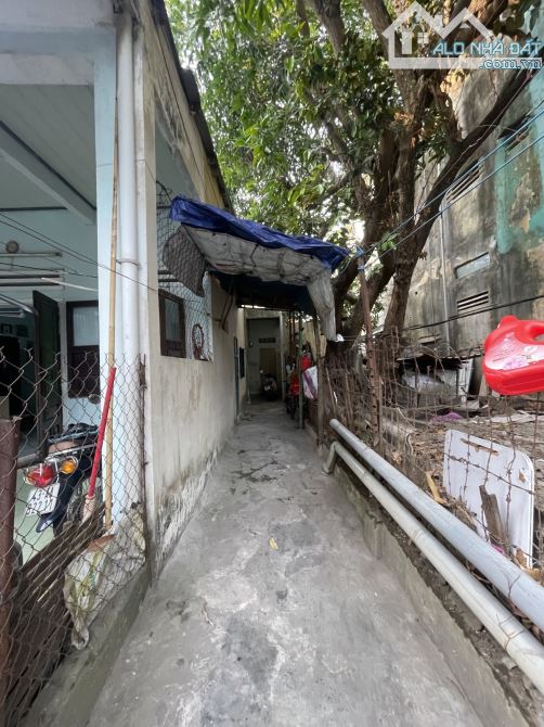 Nhà C4 190m2 ngang 9m gần Nguyễn Hữu Thọ