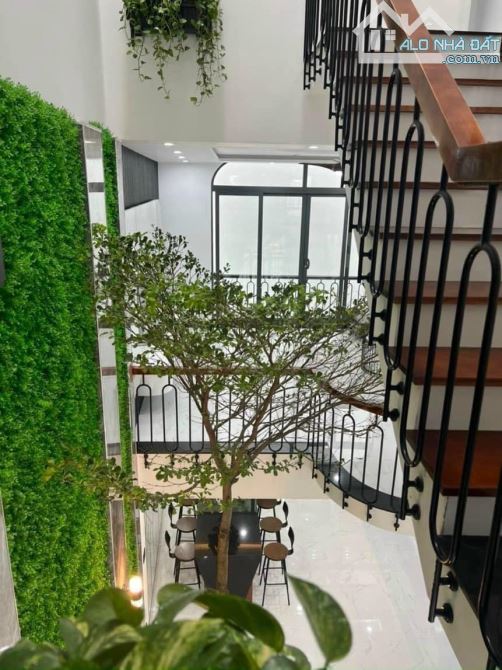 BÁN NHÀ 1 TRỆT 3 LẦU HẺM Ô TÔ TRANH NHAU HOÀNG HOA THÁM, GẦN BIỂN BÃI TRƯỚC