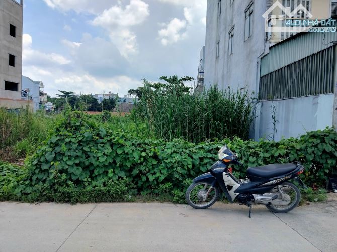 Lô đất cần bán 196m² thổ cư-Q12 mặt tiền Thạnh Lộc 37- Giá 8.3 tỷ.