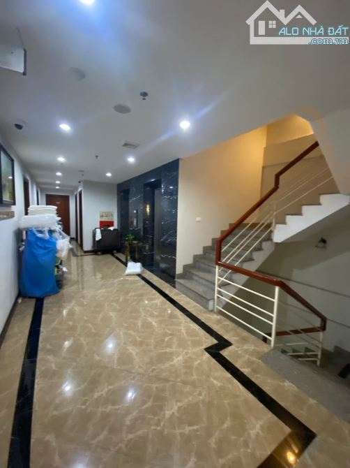 BÁN KHÁCH SẠN 13 TẦNG PHỐ NGUYỄN KHÁNH TOÀN 288M2, MT 10M 215 TỶ.