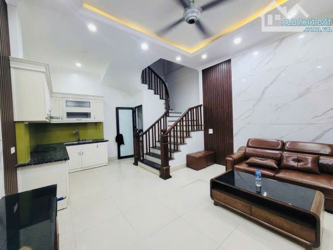 Bán nhà  TRƯƠNG ĐỊNH, 41M2, 6.1 TỶ, HIỆN ĐẠI LỘNG LẪY, THOÁNG SÁNG, GẦN PHỐ NHỘN NHỊP.