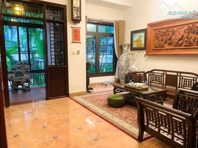 Bán gấp Biệt Thự 7 tầng 3 mặt thoáng, DT 168m, MT 9m giá 35 tỷ tại Ngọc Thuỵ