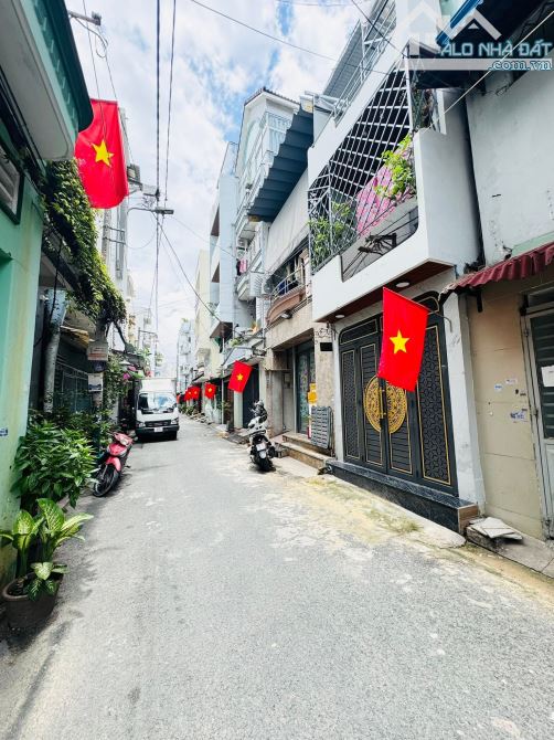 BÁN NHÀ HẺM 7M 75M2 KHUÔNG VIỆT CHỈ 7.9 TỶ