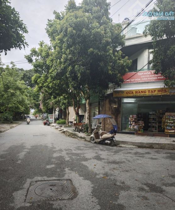 Bán đất đấu giá Đông Mỹ, Thanh Trì 77m2, vỉa hè, ô tô tránh, giá 9,4 tỷ