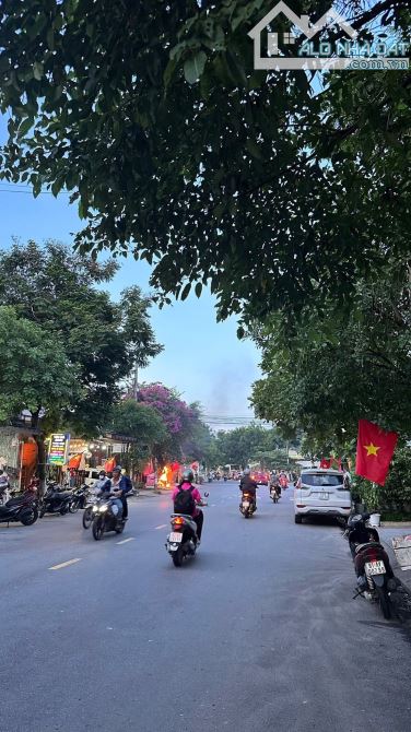 🥇 Bán đất tặng nhà đường Nguyễn Chánh (100 m2), Liên Chiểu - Đà Nẵng, Giá 8.15 tỷ tl