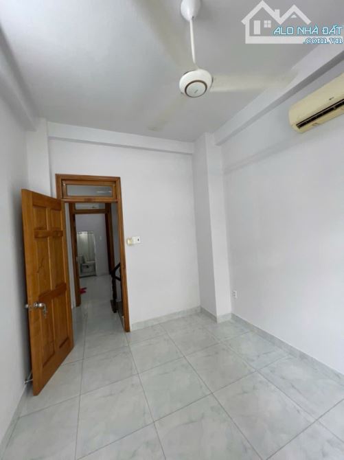 NH.À ĐẸP 4tầng gần Cmt8 Q10 nhỉnh 5 tỷ vài ở ngay.