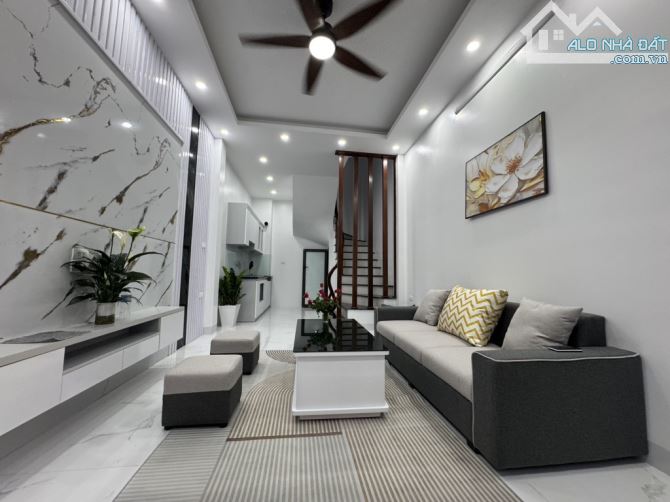 Bán nhà Ngoại Giao Đoàn, 38m x 5 tầng, tặng nội thất, lô góc thoáng sáng, ô tô đỗ cửa