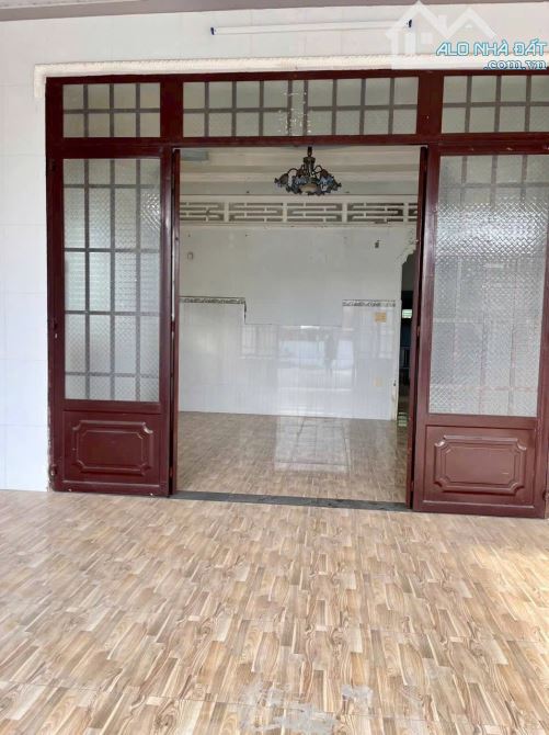 Nhà trống bán gấp nhà C4 ở Gia Huỳnh-Trảng Bàng. DT 155m2, giá 900 triệu. SHR.