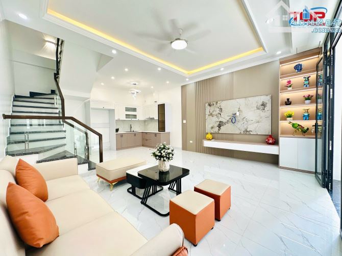 Bán nhà Đằng Lâm 3 tầng lô góc sân cổng riêng