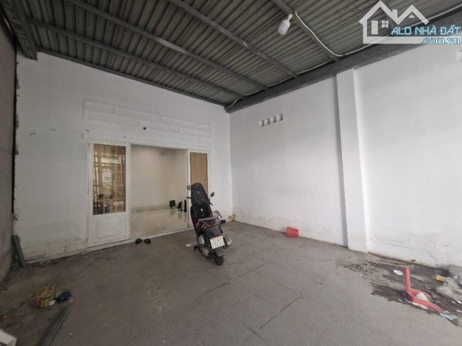 GIÁP Bình THẠNH.  BÁN ĐẤT TẶNG NHÀ CẤP 4  _ DIỆN TÍCH : 129M2 ĐƯỜNG X