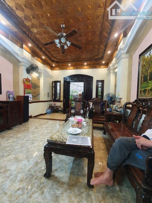 Bán nhà Lê Hồng Phong gần chợ Hà Đông, ô tô đỗ cửa, vài bước ra phố, 45m2, 13.6 tỷ