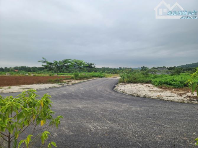 Bán lô đất m2- Đối diện công viên- trung tâm thị trấn Lam Kinh.