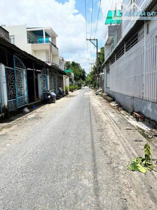 BÁn gấp căn nhà cấp 4 2 Phòng ngủ ngay Tân Hiệp Hóc Môn, 830 triệu, 5x17m, SH