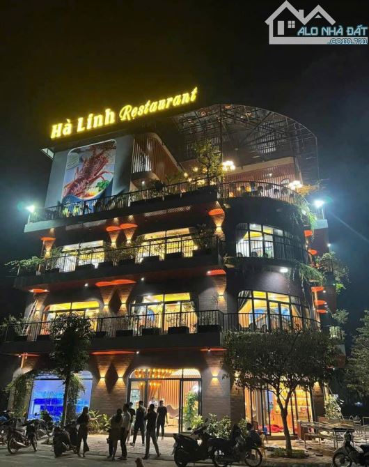 Cho thuê MBKD Chùa Láng 310m2, Mặt tiền 12m, kinh doanh mọi mô hình.