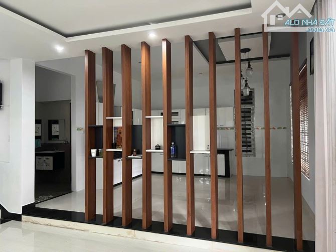 CHÀO BÁN NHÀ 3 TẦNG MẶT TIỀN ĐƯỜNG NÚI THÀNH VÀ GỒM MẶT KIỆT 2M.
