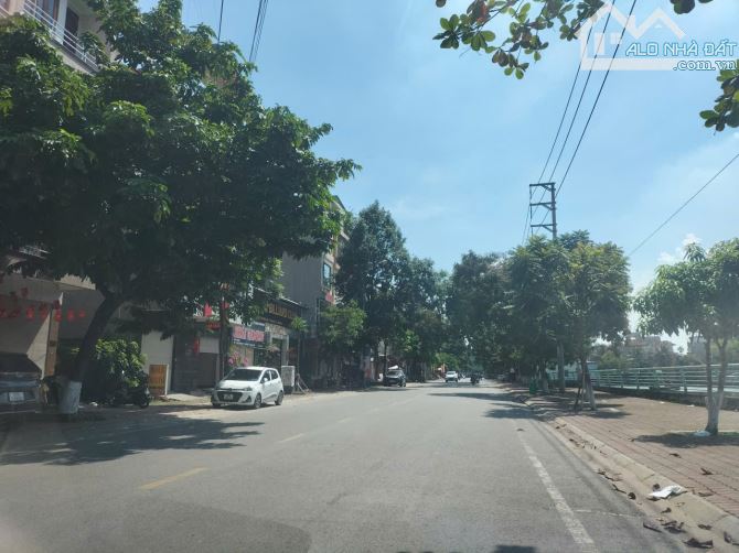 Bán nhà 5 tầng mặt Hồ Ngọc Lân yna nhìn hồdt 90m mt 5m hướng tb giá 17.5 tỷ