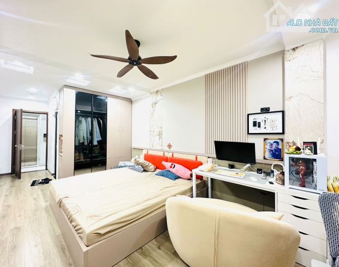 Siêu phẩm Đê La Thành – 50m², 3 tầng – Nhà dân xây chắc như pháo đài, giá chỉ 13.9 tỷ!