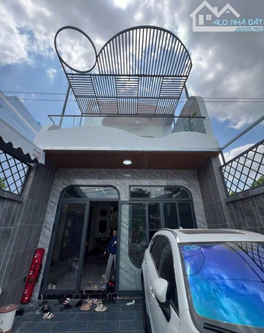 BÁN Nhà Đẹp Góc 2 mặt tiền Nguyễn Bá Học ,Gần Vincom Biên Hoà