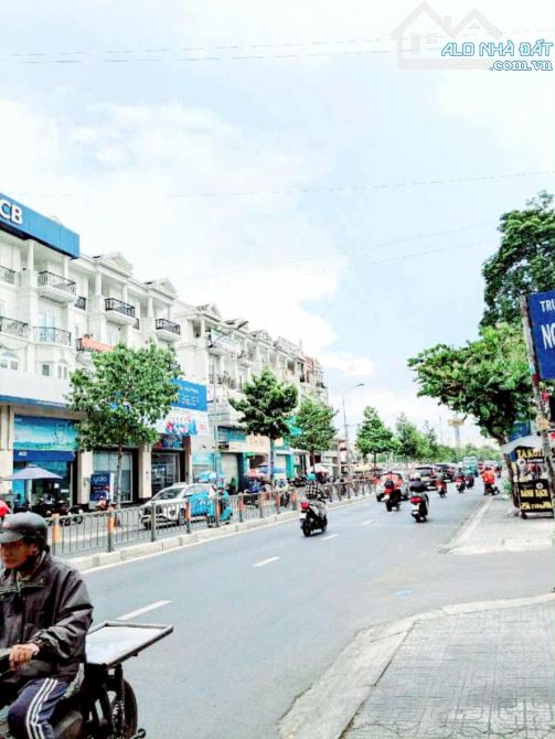 CỰC PHẨM GIÁP BÌNH THẠNH - ĐƯỜNG XE TẢI PHAN VĂN TRỊ - 6 TẦNG - 17 TỶ