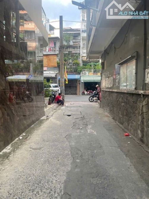 PHƯỜNG 4 QUẬN 10 - NHÀ 3 TẦNG - 35M2 - HẺM THÔNG TỨ PHÍA - NỞ HẬU - NHỈNH 4 TỶ