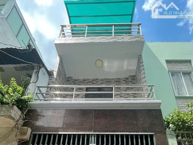 Cần bán nhà đẹp trung tâm 3 lầu đúc kiên cố hẻm Hòa Hưng, Q10