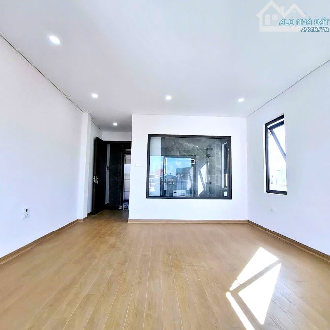 BÁN NHÀ NGÔ GIA TỰ LB, DT72M2,4 TẦNG, Ô TÔ ĐỖ CỬA, VỊ TRÍ TRUNG TÂM, KINH DOANH, GIÁ 9.XTY