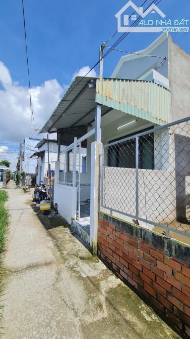 Nhà 1 Trệt Lửng Xây Riêng Lẻ - Sổ Hồng Riêng . Cách đường QL50 đúng 80m. Sổ Hồng Riêng