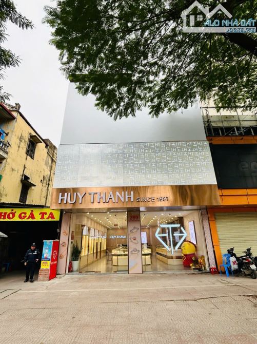HIẾM! Cho thuê mặt bằng kinh doanh phố Tràng Tiền 150m2, MT 8m - Mọi mô hình .