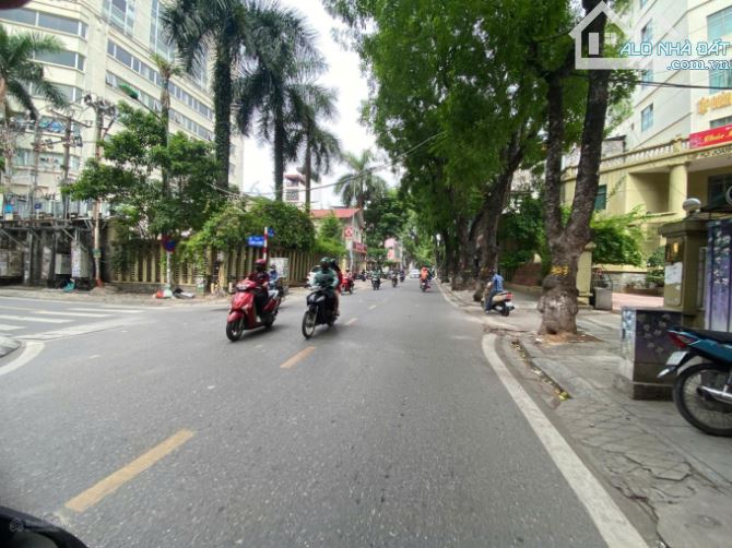 Bán nhà Đội Cấn Ba Đình, 135m2xMT 8.2m, 2 mặt thoáng, siêu tiện ích, chỉ 30 tỷ