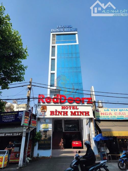 TN 2 tỷ/năm – 65 tỷ! Bán tòa nhà MT Đ. Nguyễn Xí Q. BT – 6x25m - 7 Tầng.