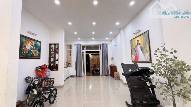 BÁN NHÀ 2 LẦU NHÁNH TRẦN NHẬT DUẬT. DT: 5x25,6M. GIÁ: 8,6 TỶ