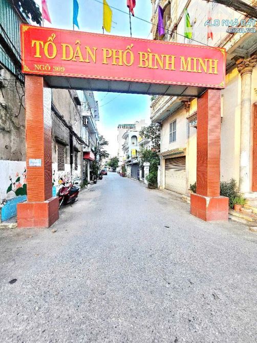 BÁN ĐẤT TRÂU QUỲ- GIA LÂM- 40m2 NHỈNH 4 TỶ – LÔ GÓC HIẾM – MẶT TIỀN RỘNG – Ô TÔ ĐỖ CỬA