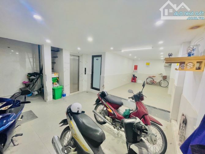 Tòa nhà căn hộ dịch vụ 7 tầng Thanh Xuân thang máy 18pnkk full nội thất gần đường oto 13.5