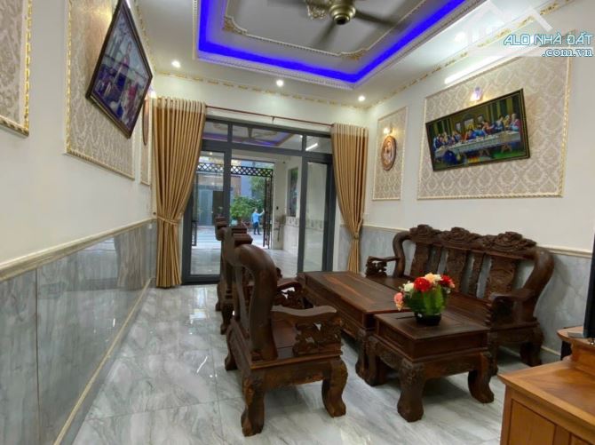 Bán gấp!! NHÀ Ở NGAY, DT 76M2 ( 4 x 18.8 ), MT 20M, DÂN TRÍ, 4 ĐỒNG TL