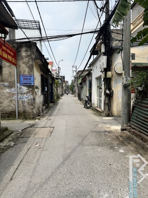 Mặt phố việt hưng oto tránh kinh doanh