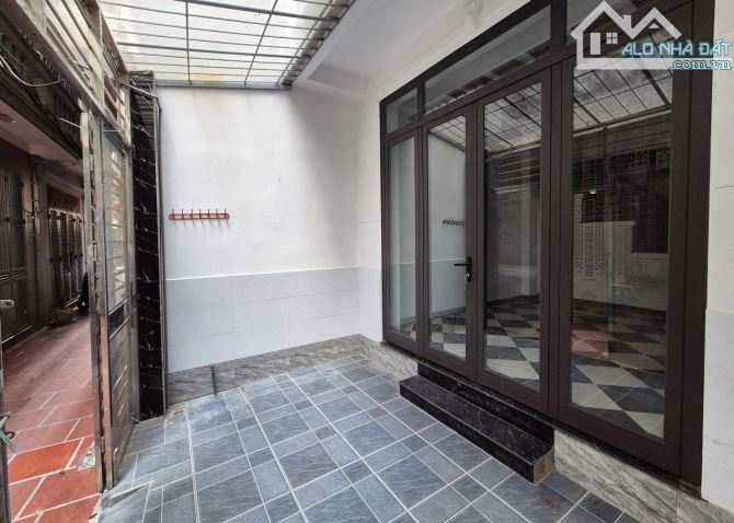 Nhà đẹp, diện tích 52m2, thiết kế 5 tầng thoáng sáng, 4 ngủ rộng có ánh sáng tự nhiên.
