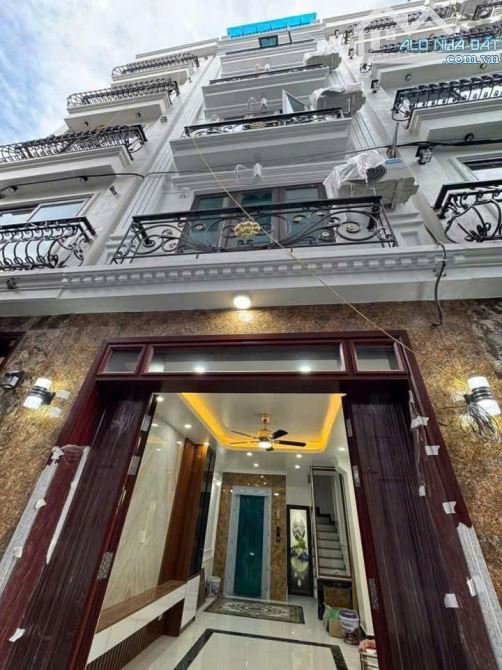 NHÀ MỚI CẦU DIỄN 6 TẦNG THANG MÁY GIÁ 7,45  TỶ FULL NỘI THẤT
