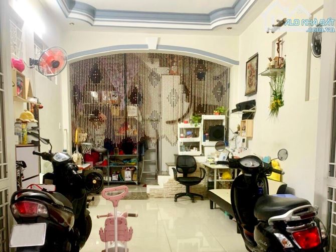 Nhà thuê 2 lầu đầy đủ nội thất hẻm Phùng Văn Cung, Phú Nhuận