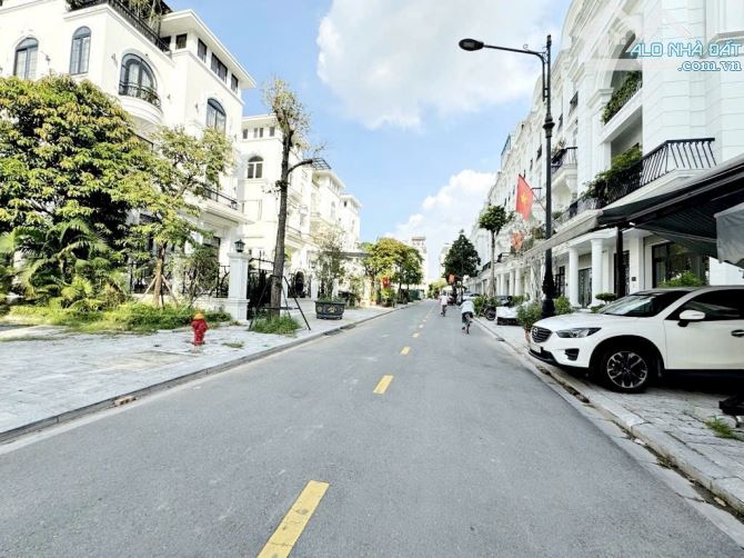 BÁN NHÀ  LIỀN KỀ LOUIS CITY ĐẠI MỖ – LÔ GÓC XẺ KHE CỰC THOÁNG – VIEW VƯỜN HOA - VỈA HÈ RỘN