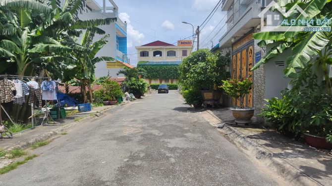 Lô đất khu  Vip. Thới Tam Thôn,  Hóc Môn,   93m2.  Full thổ,  Giá 3.95 Tỷ